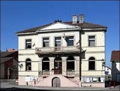 Nous partons maintenant en Bourgogne-Franche-Comté, à Dampierre-les-Bois. Village du pays de Montbéliard, il se situe dans le département ...