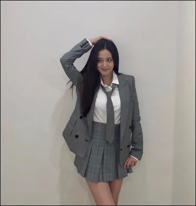 À présent, tu te rends devant les agences. Il y a six portes, laquelle choisis-tu ? (1/2)