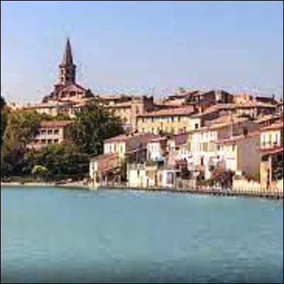 Quel plat populaire de la gastronomie fran&ccedil;aise aurait &eacute;t&eacute; cr&eacute;&eacute; &agrave; Castelnaudary pendant la guerre de Cent Ans ?