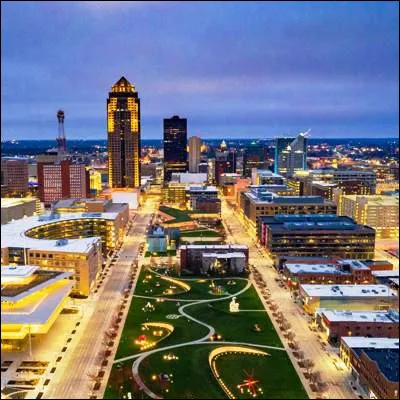 Quel &Eacute;tat des &Eacute;tats-Unis, surnomm&eacute; "The Hawkeye State", a pour capitale la ville de Des Moines ?