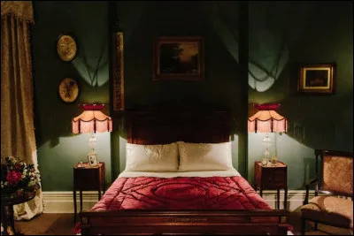 Ta sur a trouvé un de ses amis mort dans sa chambre. Comment réagis-tu ?