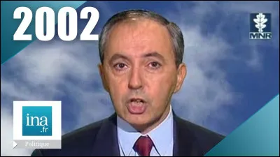 En 2002, il est le candidat du "Mouvement national républicain" (MNR), issu d'une scission du Front National, et recueille 2,34 % : c'est ...