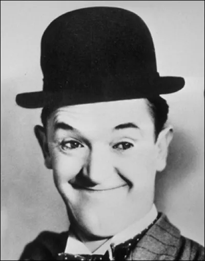 Quel est le vrai nom de Stan Laurel ? (Indice : commence par la 1ère lettre de l'alphabet...)