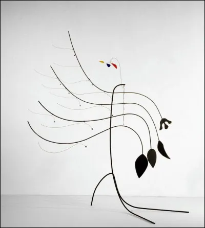 A quel sculpteur américain doit-on ce mobile en métal appelé "Quatre feuilles et trois pétales", en 1939 ?