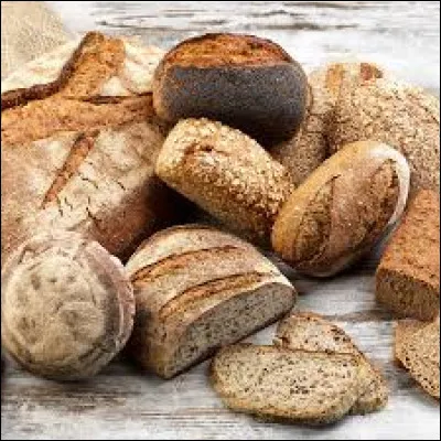 Un proverbe français : "mieux vaut du pain sec avec amour que...".