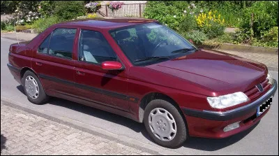 Cette grande routière haut de gamme de la marque, produite à 250 000 exemplaires de 1989 à 1999, c'est la ...