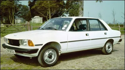 Lancée en 1977 pour remplacer la 304, cette berline compacte a été produite à 1,8 millions d'exemplaires jusqu'en 1988 : c'est la ...