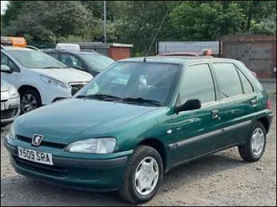 Petite citadine, conçue pour remplacer la 104 et compléter la 205, produite de 1991 à 2003 :