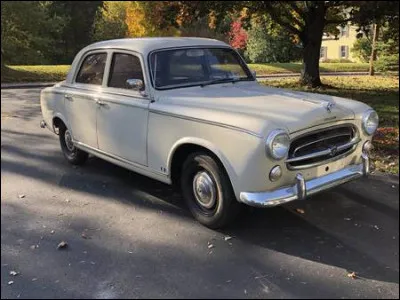 Sortie en 1955, produite à plus d'un million d'exemplaires jusqu'en 1966, elle complète la gamme Peugeot des voitures familiales : c'est la ...