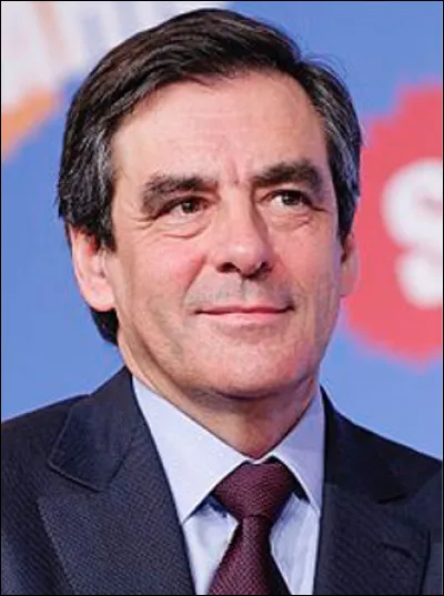 Dans quelle ville de la Sarthe, Fran&ccedil;ois Fillon est-il n&eacute; en 1950 ?
