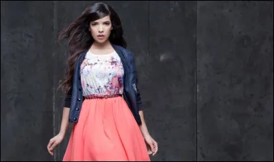 Qui est cette chanteuse française que l'on peut entendre en duo avec Amir sur le titre "Carrousel" ?