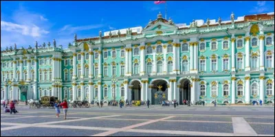 Dans quelle ville russe se situe le musée de l'Ermitage ?