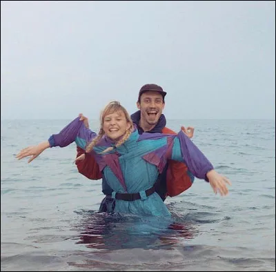 Quelle chanson a-t-il compos&eacute;e avec Ang&egrave;le ?