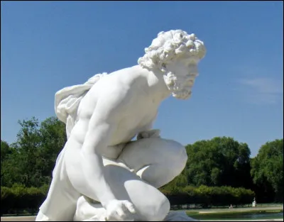 Quel élément chimique porte le numéro 94 au tableau périodique ?