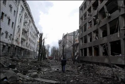 Quelle est cette deuxième plus grande ville d'Ukraine en grande partie détruite par l'artillerie des envahisseurs russes ?