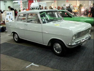 Quelle est cette voiture, sortie en octobre 1962 ?