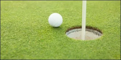 Combien de trous comporte, en général, un parcours de golf ?