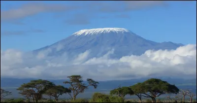 Quel est ce sommet de Tanzanie qui d'élève à 5 891 m d'altitude, point culminant de l'Afrique ?