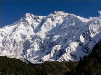 Quel est ce sommet de l'Himalaya qui s'élève à 8 125 m d'altitude, point culminant du Pakistan ?