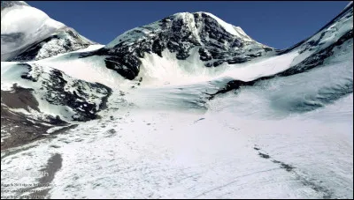 Quel est ce sommet du Pakistan qui culmine à 7 140 m d'altitude dans la chaîne de l'Hindou Kouch ?