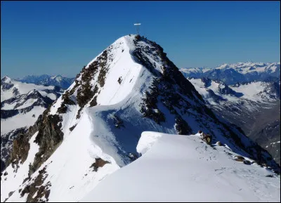 Quel est ce sommet qui s'élève à 3 774 m d'altitude, point culminant du massif d'Ötzal en Autriche ?