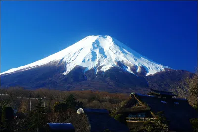 Quel est se sommet qui s'élève à 3 798 m d'altitude, point culminant du Japon ?