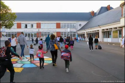 Vas-tu encore à l'école ?