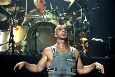 Complétez : 
"Poka ja i zvjozd nočnoj..."