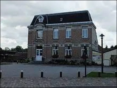 Je vous emmène maintenant dans les Hauts-de-France, à Eswars. Commune de l'aire d'attraction Cambrésienne, elle se situe dans le département ...