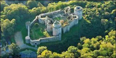 Voici une vue aérienne du château de Tonquédec, en Bretagne. Commune de l'arrondissement de Lannion, dans le centre du Trégor, elle se situe ...