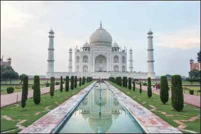 Matériaux : 
Quels sont les matériaux principaux dont est constitué le Taj Mahal ?