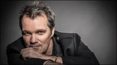 Complétez le titre de cette chanson : "Ici...