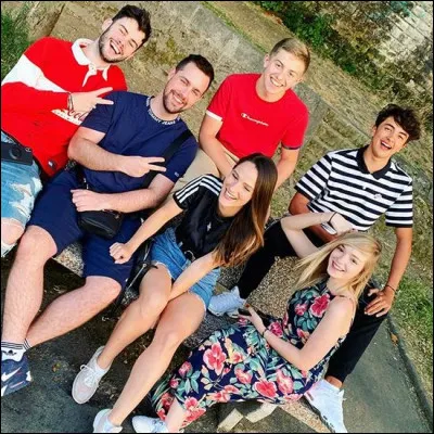 Quel membre de la Team Croûton est parti(e) à cause d'une relation brisée ? (elle/il est dans la photo)