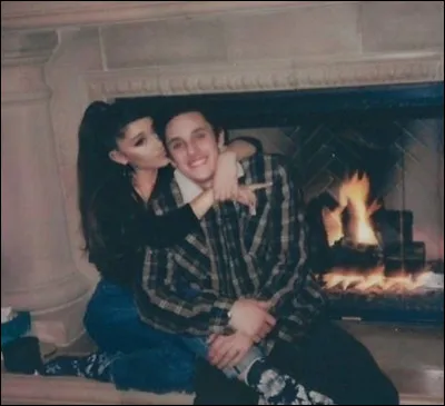 Laquelle de ces personnes ne compte pas parmi les ex de Ariana Grande ?