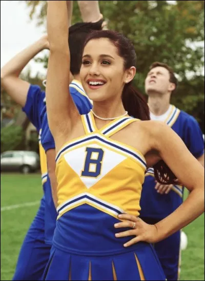 Quel est le nom du personnage joué par Ariana Grande dans "Swindle" ? 