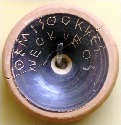 À quel type de peine judiciaire peut-on rapprocher lostracisme ?