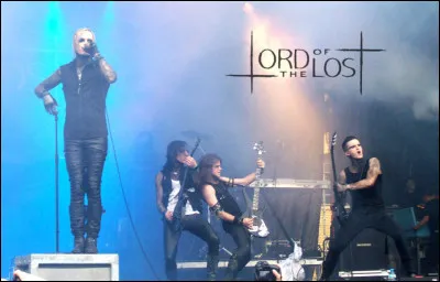 Mon premier nest pas un amateur.
Mon deuxième est un suffixe.
Mon tout est une de leurs premières chansons.