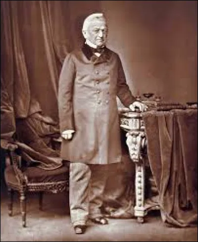 Auteur d'une ''Histoire de la Révolution française'' en 10 volumes, le premier président de la Troisième République se nomme :