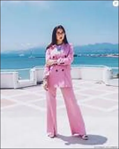 Quel est le nom de sa première chanson ?