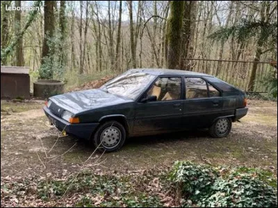 Quelle est cette voiture sortie en 1982 ?