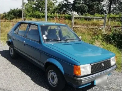 Quelle est cette voiture lancée en 1977 ?