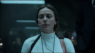 Lors du premier échange téléphonique entre le Professeur et l'Inspectrice Murillo, quelle est la première question que pose le Professeur ?