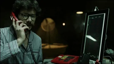 Qui demande à Berlin de dire la vérité sur Mónica au Professeur ?