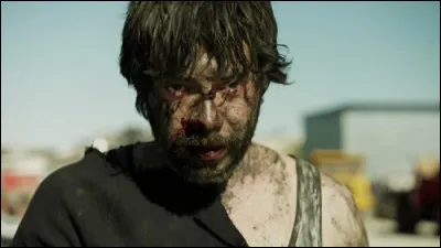 Le Professeur se réfugie dans un camion pour préparer son évasion de la casse. De quelle couleur est la tête de mort sur le camion ?