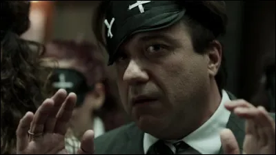 Quel est le code PIN du portable d'Arturo Román ?