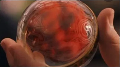 Un homme a volé le Rapeltout d'un de tes amis en blessant celui-ci et en partant en courant, que fais-tu ?