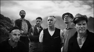 Complétez : 
"Zum zweitenmal entkommst du..."