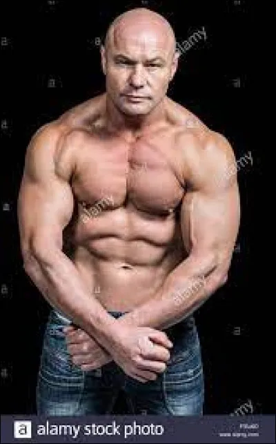 Ton ami se fait agresser dans la rue par deux hommes, quelle est ta réaction ?