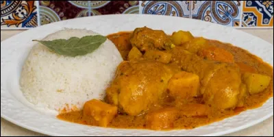 Le mafé est une sauce à base de pâte d'arachide.