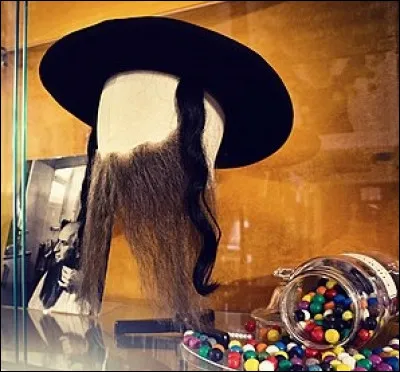 À qui est le puits, pour Pierre Benoit, en 1925 ?